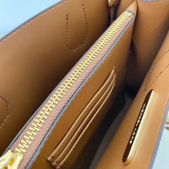 Michael Kors purse Mercer messenger crossbody in brown signature - Picture 10 of 10